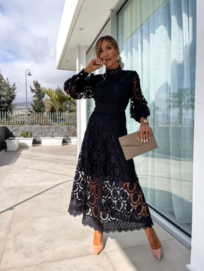 Iza - Romantic Lace Dress
