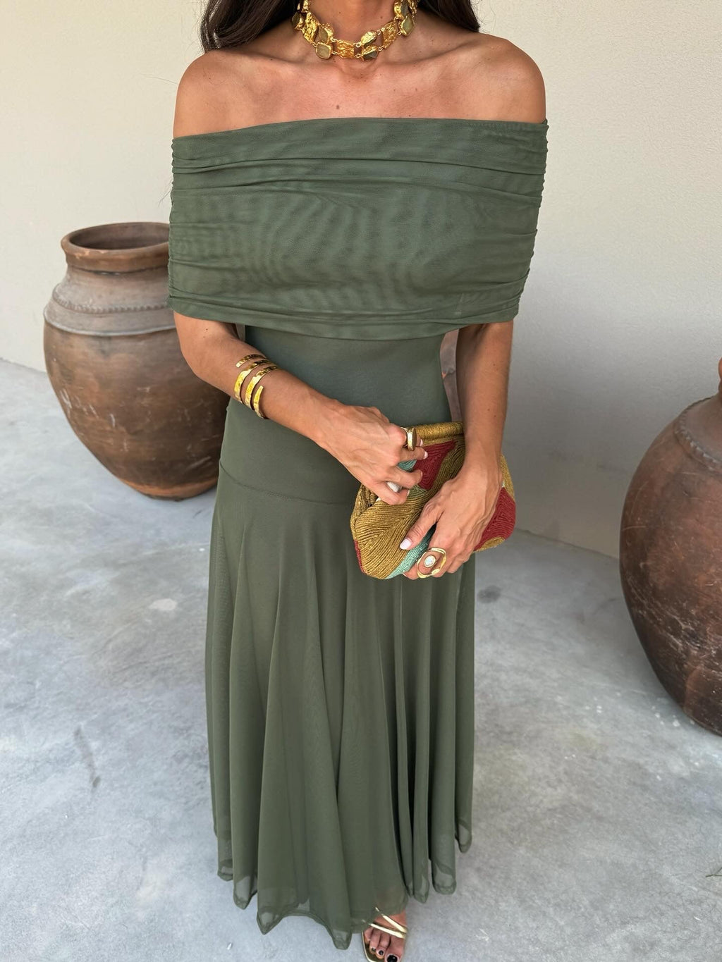 Arabella – Body-Skimming Elegant Midi Dress