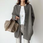 Amelia - Elegant Cardigan