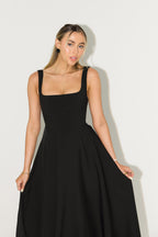 Leah - Timeless Flowy Midi Dress