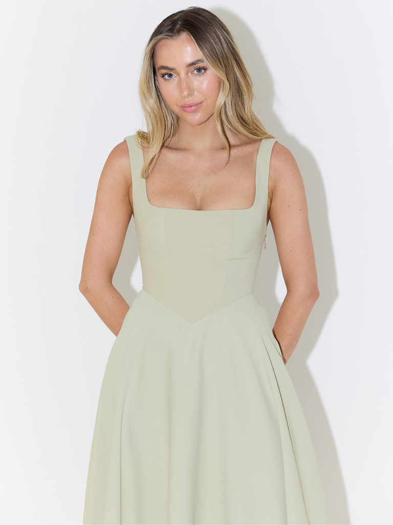Vena - Elegant Flowing Dress