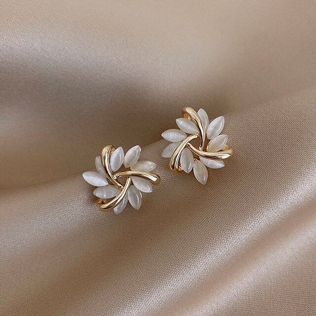 Katie - Luxurious Gold Earrings with Pearls