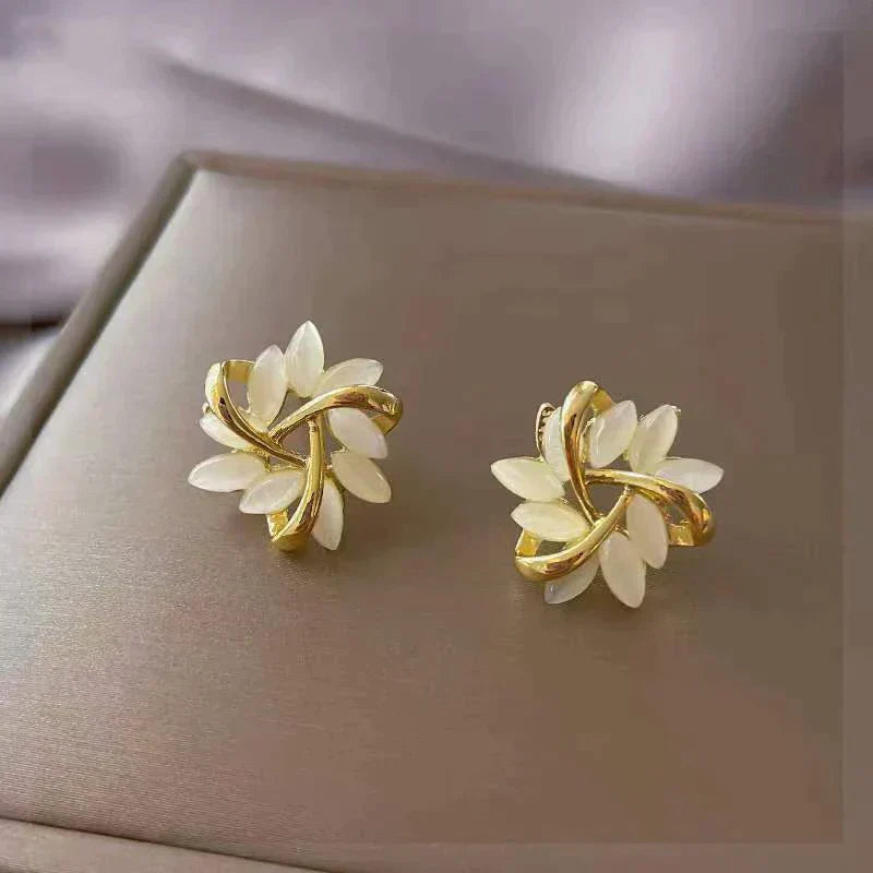 Katie - Luxurious Gold Earrings with Pearls