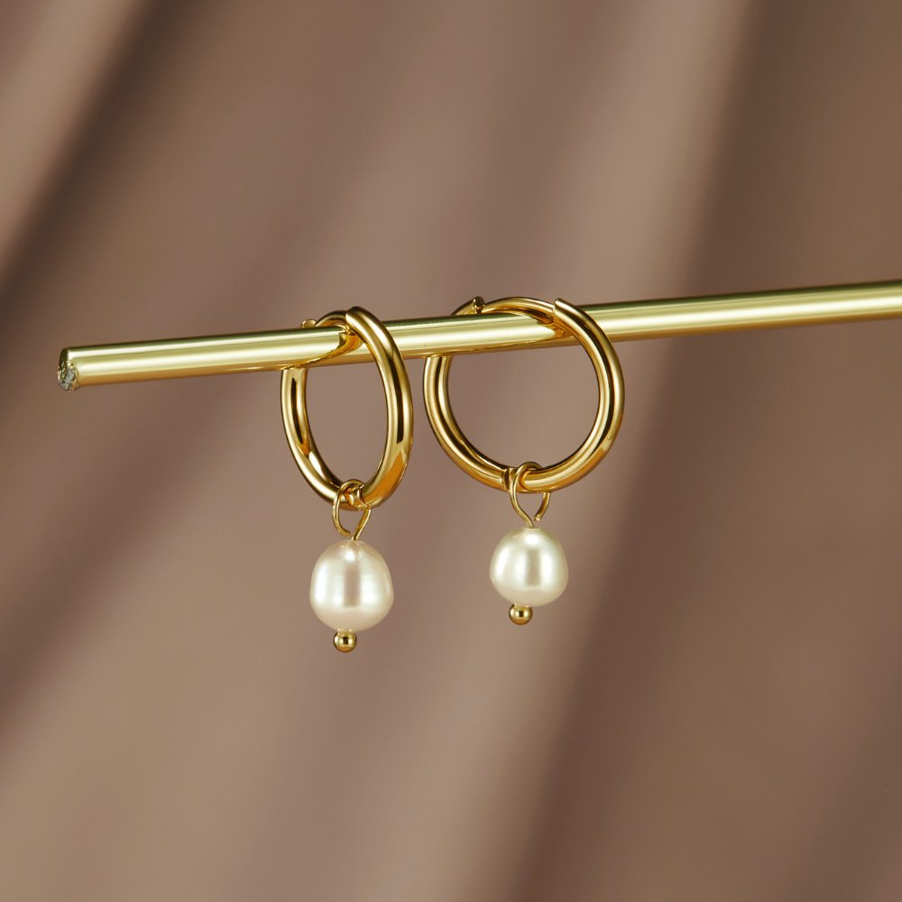 Sam - The Classic Pearl Earrings