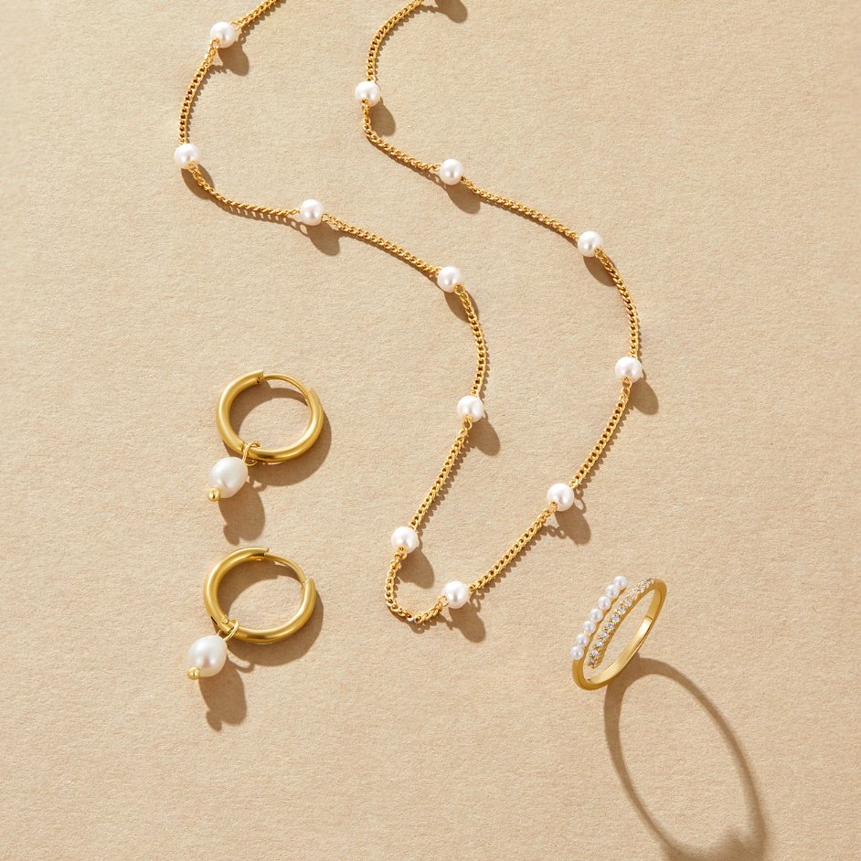 Sam - The Classic Pearl Earrings
