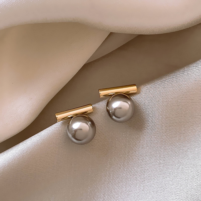 Kaye - Dark Pearl Earrings