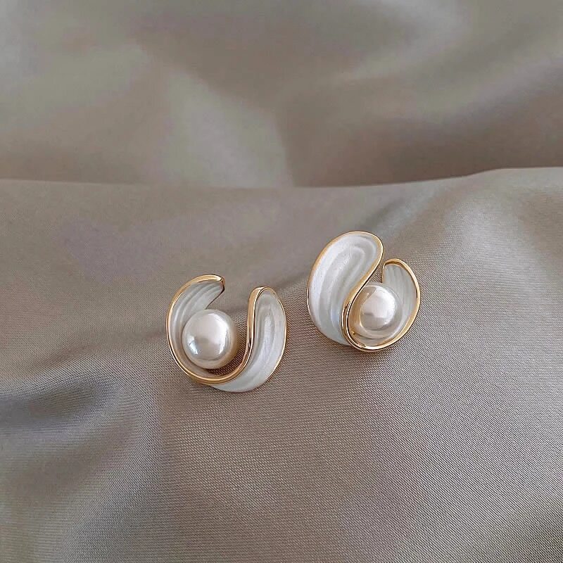 Pola - Classic Gold Pearl Stud Earrings