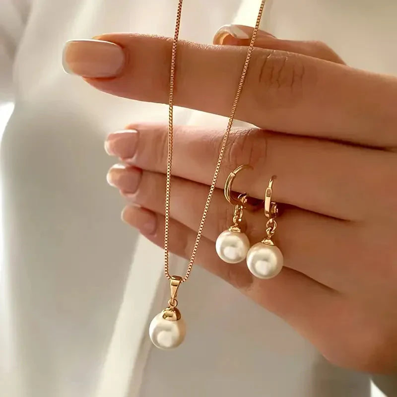 Faye - Elegant Graceful Pearl Necklace Set