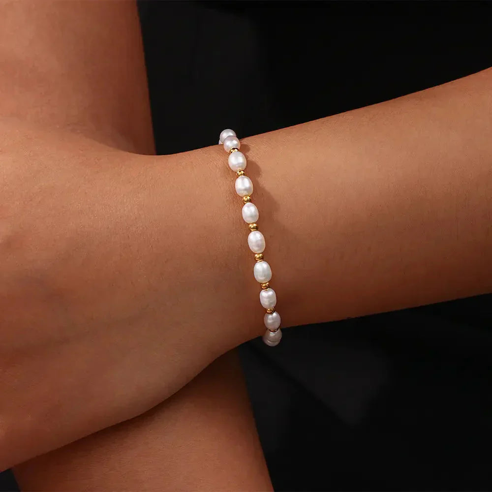 Patricia - Elegant Pearl and Gold Bracelet